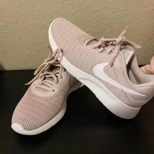 Lilac Nike running shoes, Size 8